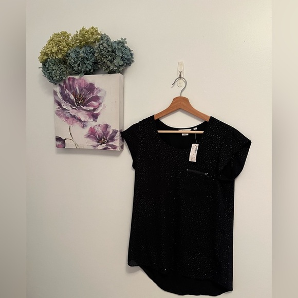 Reitmans Tops - NWT Reitmans Black Cap Sleeve sequin blouse small PTP 19inch